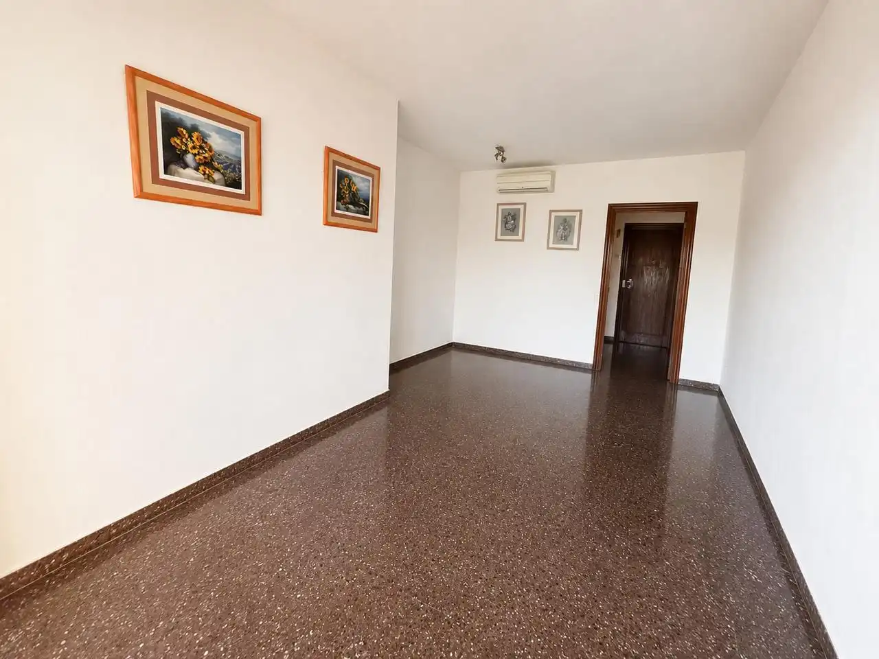 Piso en venta en L'Hospitalet de Llobregat con Balcón