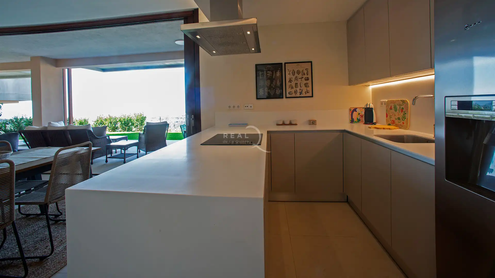 Cocina de Piso de alquiler en Benahavís con Aire acondicionado, Calefacción y Jardín privado
