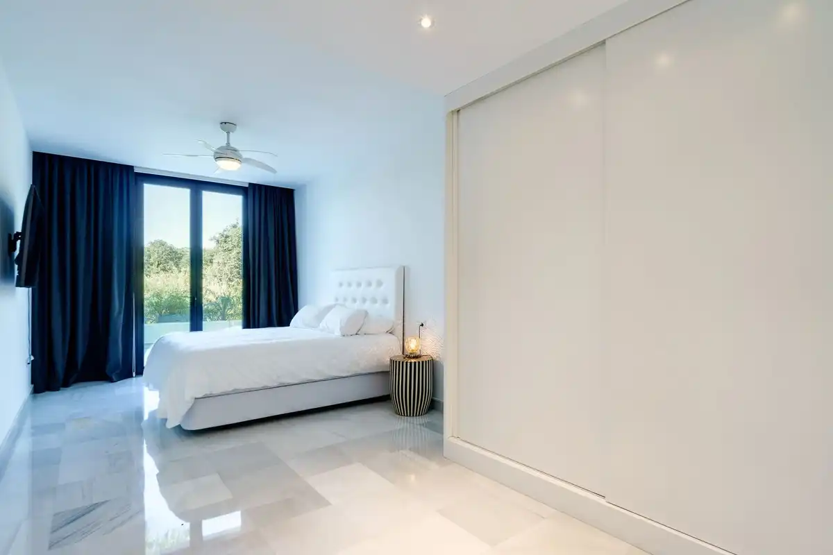 Dormitori de Casa o xalet de lloguer en Marbella amb Aire condicionat, Jardí privat i Traster