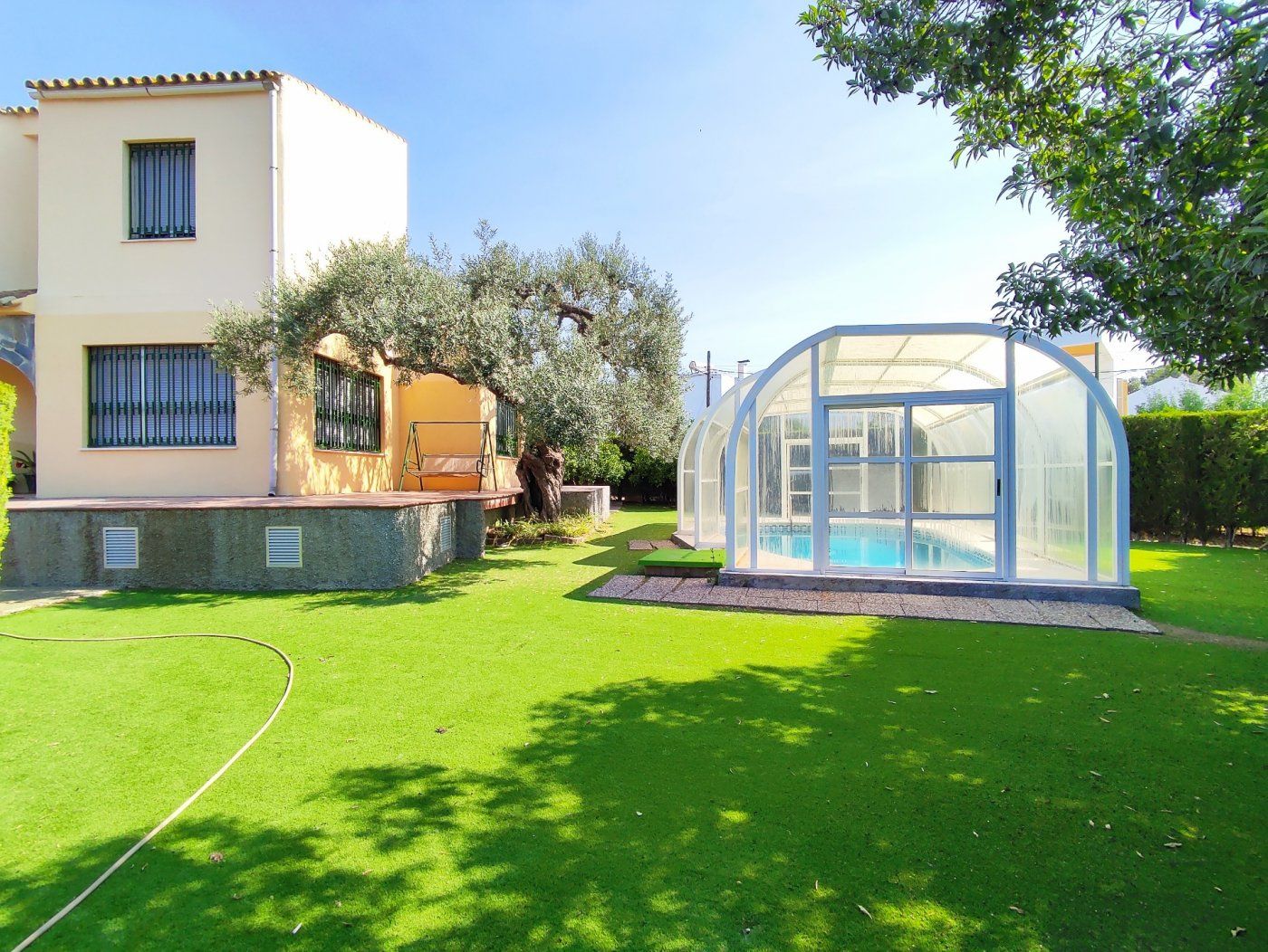 Swimming pool of House or chalet for sale in Dos Hermanas  with Air Conditioner, Heating and Private garden