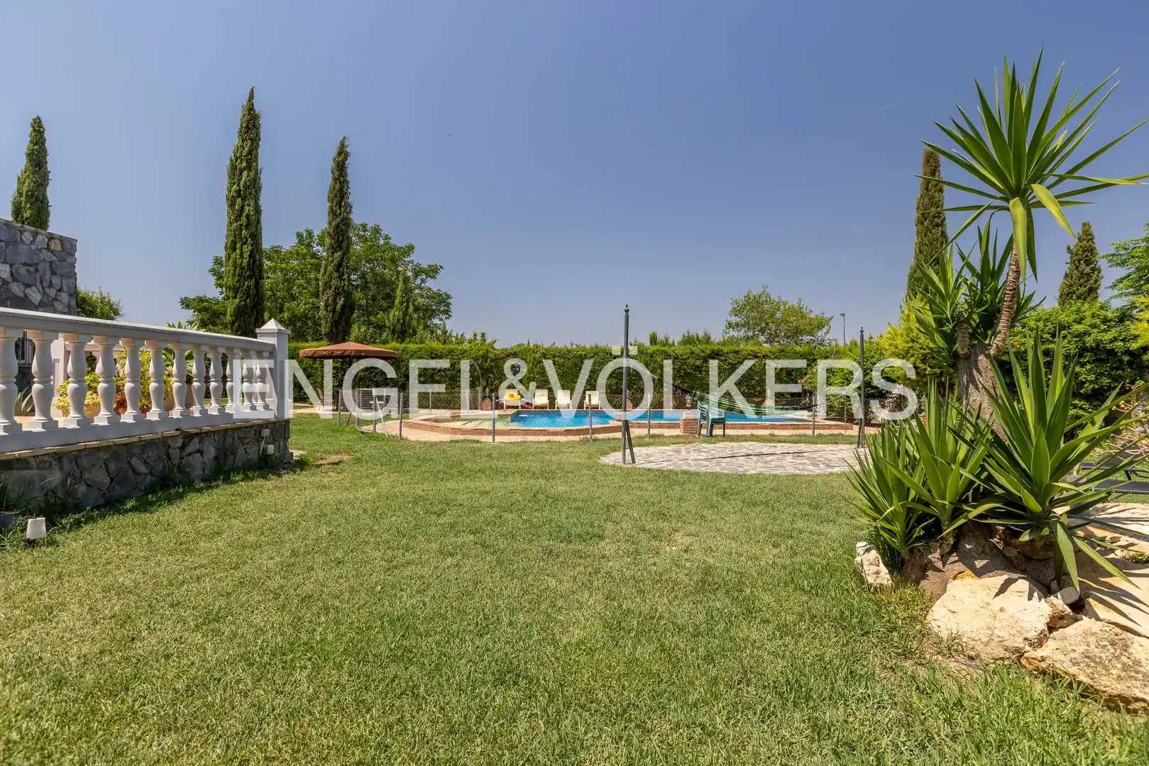 Piscina de Casa o chalet en venta en Carmona con Aire acondicionado, Calefacción y Jardín privado