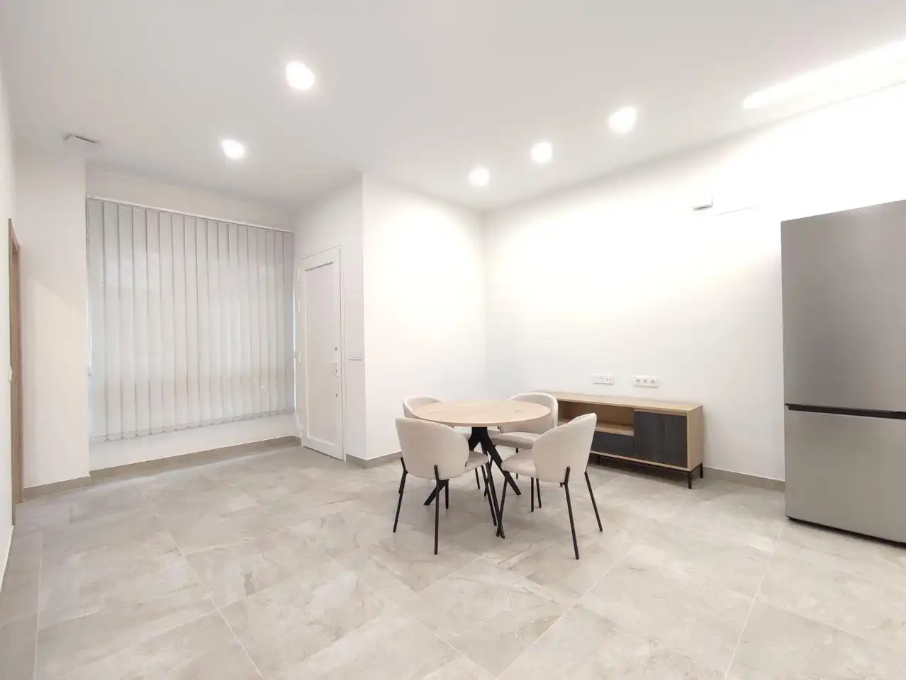 Ground floor for rent in Feria
