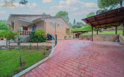 Jardí de Casa o xalet en venda en Villa del Prado amb Calefacció, Jardí privat i Terrassa