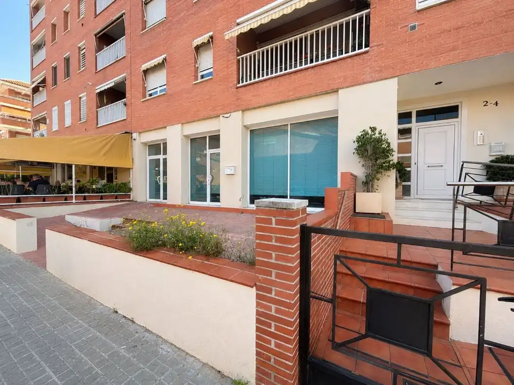 Vista exterior de Local en venda en Premià de Mar