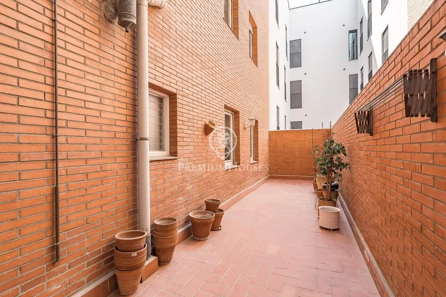 Vista exterior de Piso en venta en Barcelona con Calefacción y Terraza