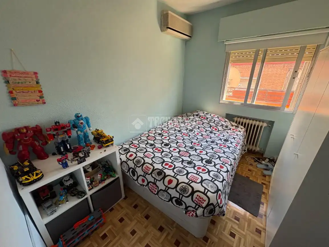 Bedroom of Flat for sale in Madrid  with Air Conditioner