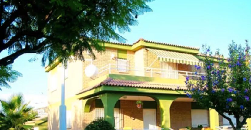 Vista exterior de Casa o xalet en venda en Alicante / Alacant amb Aire condicionat, Jardí privat i Parquet