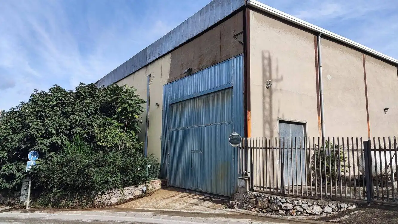 Vista exterior de Nave industrial en venta en Vallirana