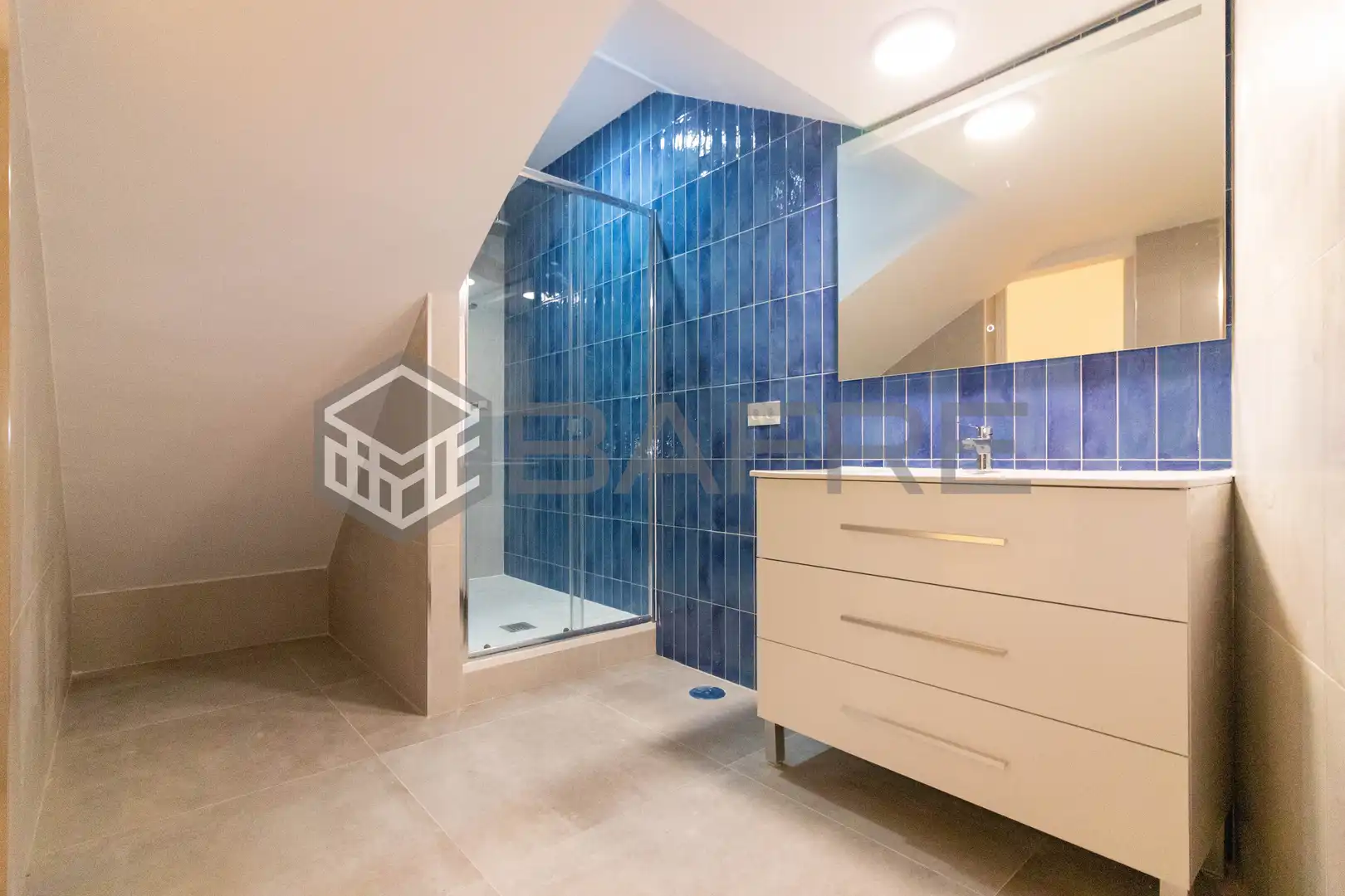Badezimmer von Wohnung zum Verkauf in Madrid mit Klimaanlage und Heizung