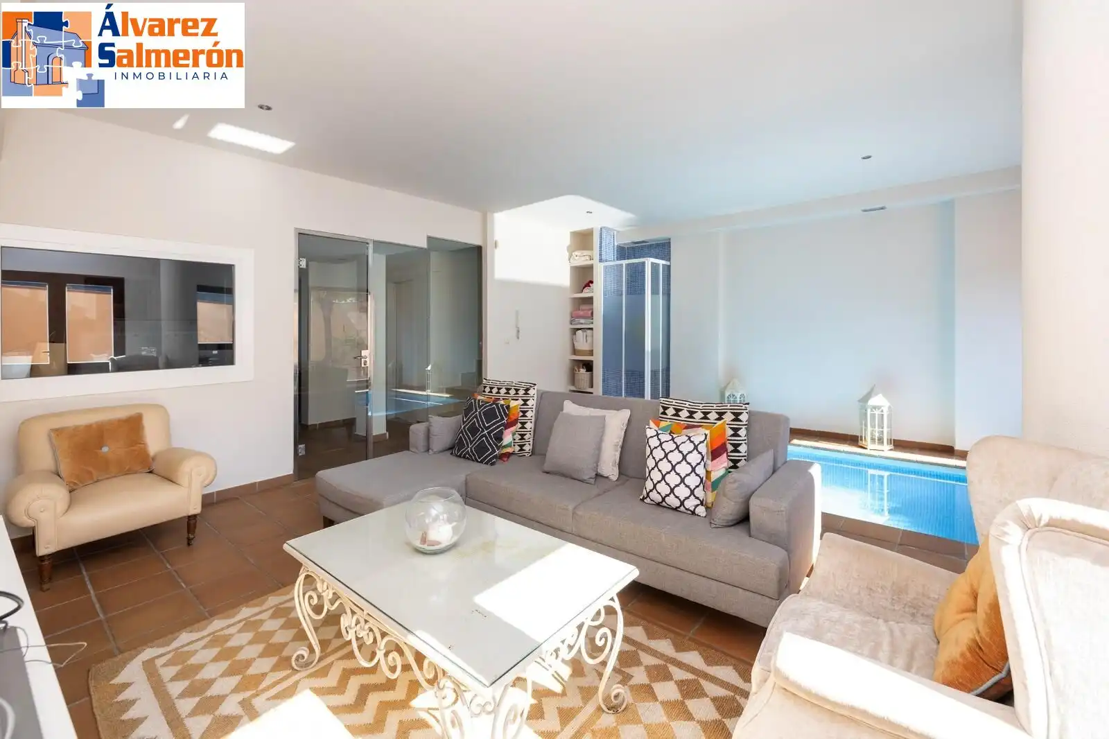 Sala de estar de Casa adosada en venta en Granada con Aire acondicionado, Calefacción y Terraza