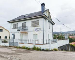 Vista exterior de Casa o xalet en venda en Vigo  amb Calefacció, Jardí privat i Parquet