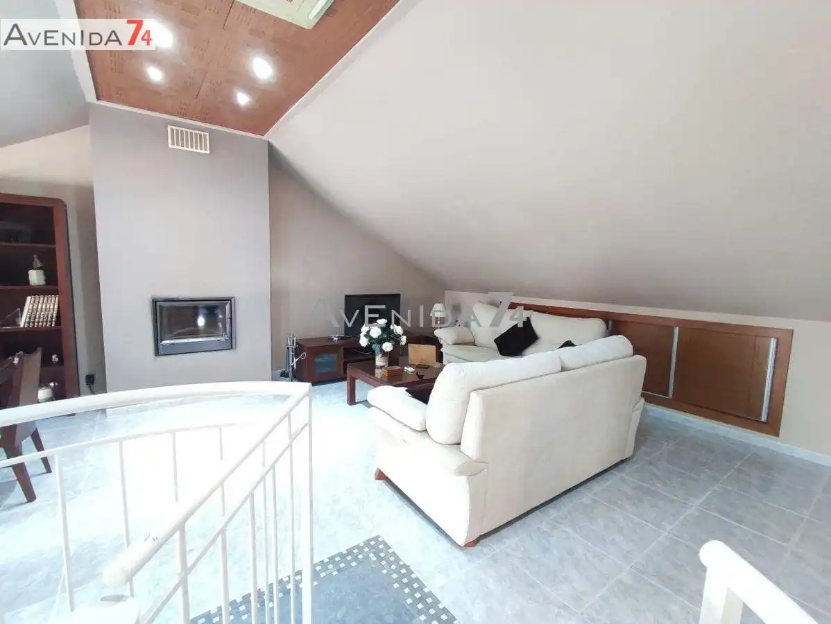Houses for sale in Los Angeles - Apolonia