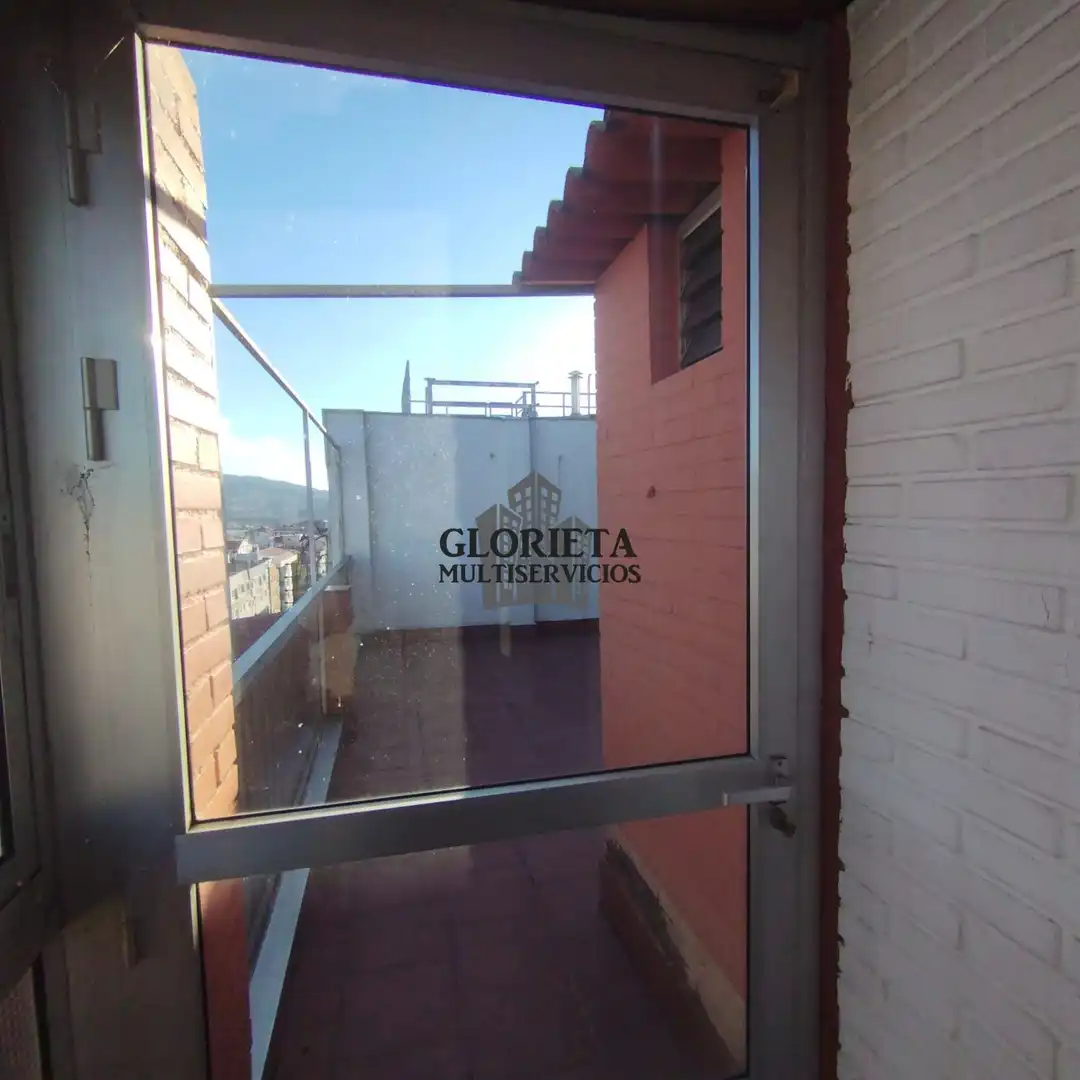 Vista exterior de Piso en venta en Vigo  con Calefacción, Parquet y Terraza