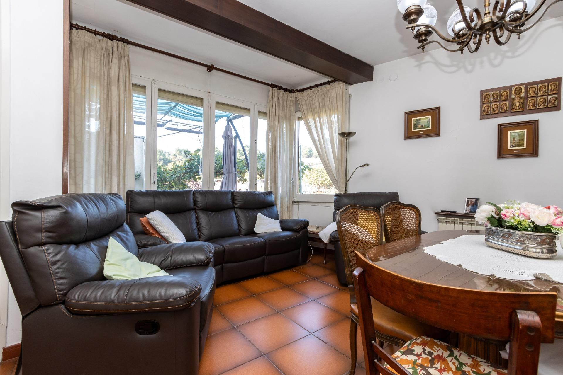 Sala d'estar de Casa adosada en venda en Sant Llorenç Savall amb Calefacció, Terrassa i Traster