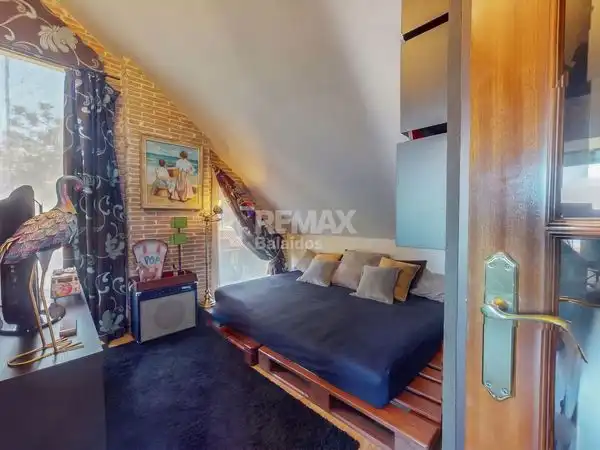 Casa adosada en venta en Vigo  con Calefacción, Jardín privado y Terraza