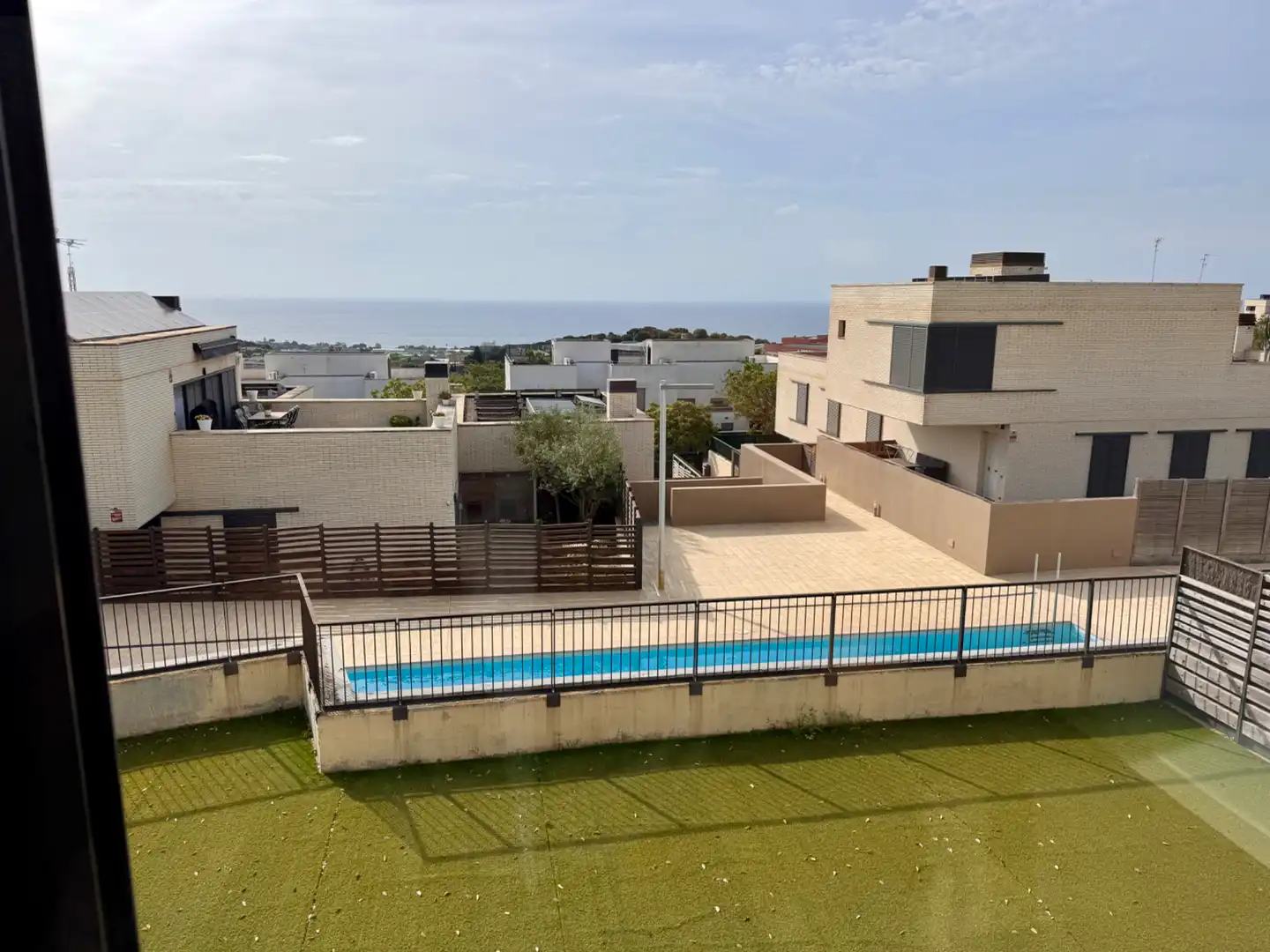 Piscina de Casa adosada en venta en Mataró con Aire acondicionado, Calefacción y Jardín privado