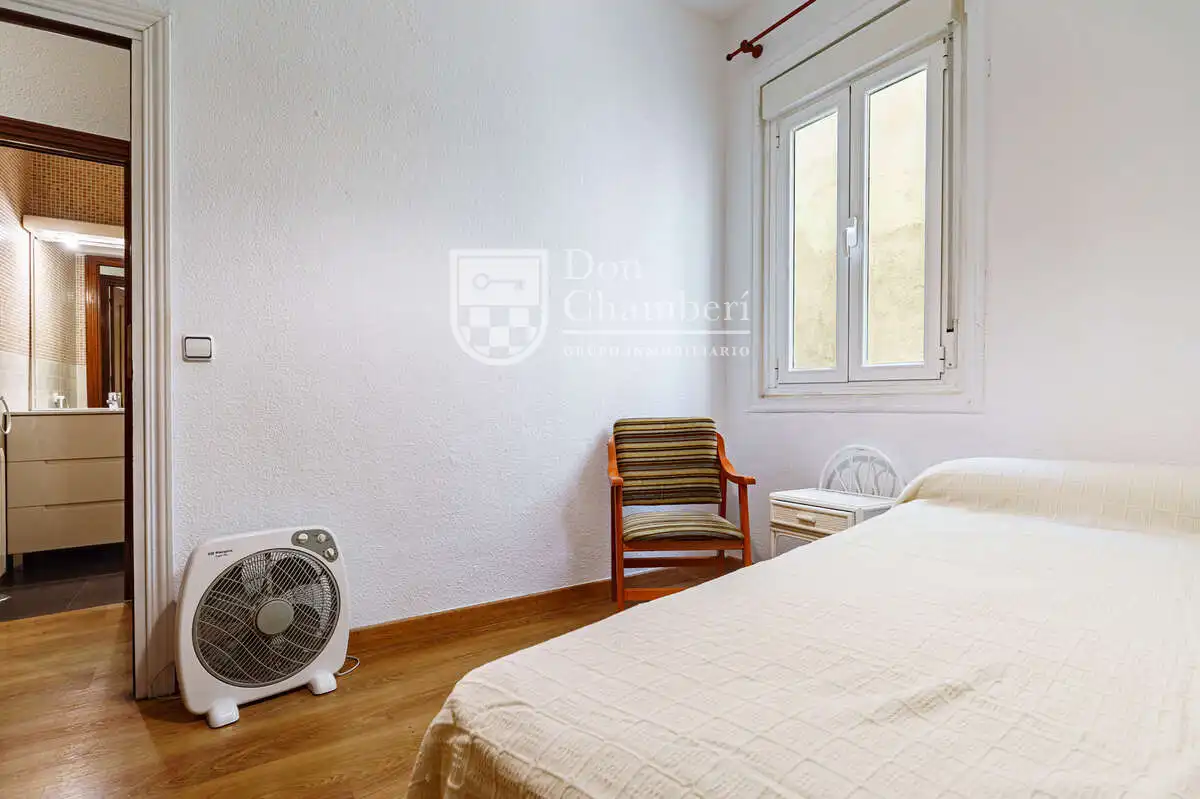 Habitación de Piso de alquiler en Madrid con Calefacción, Amueblado y Horno