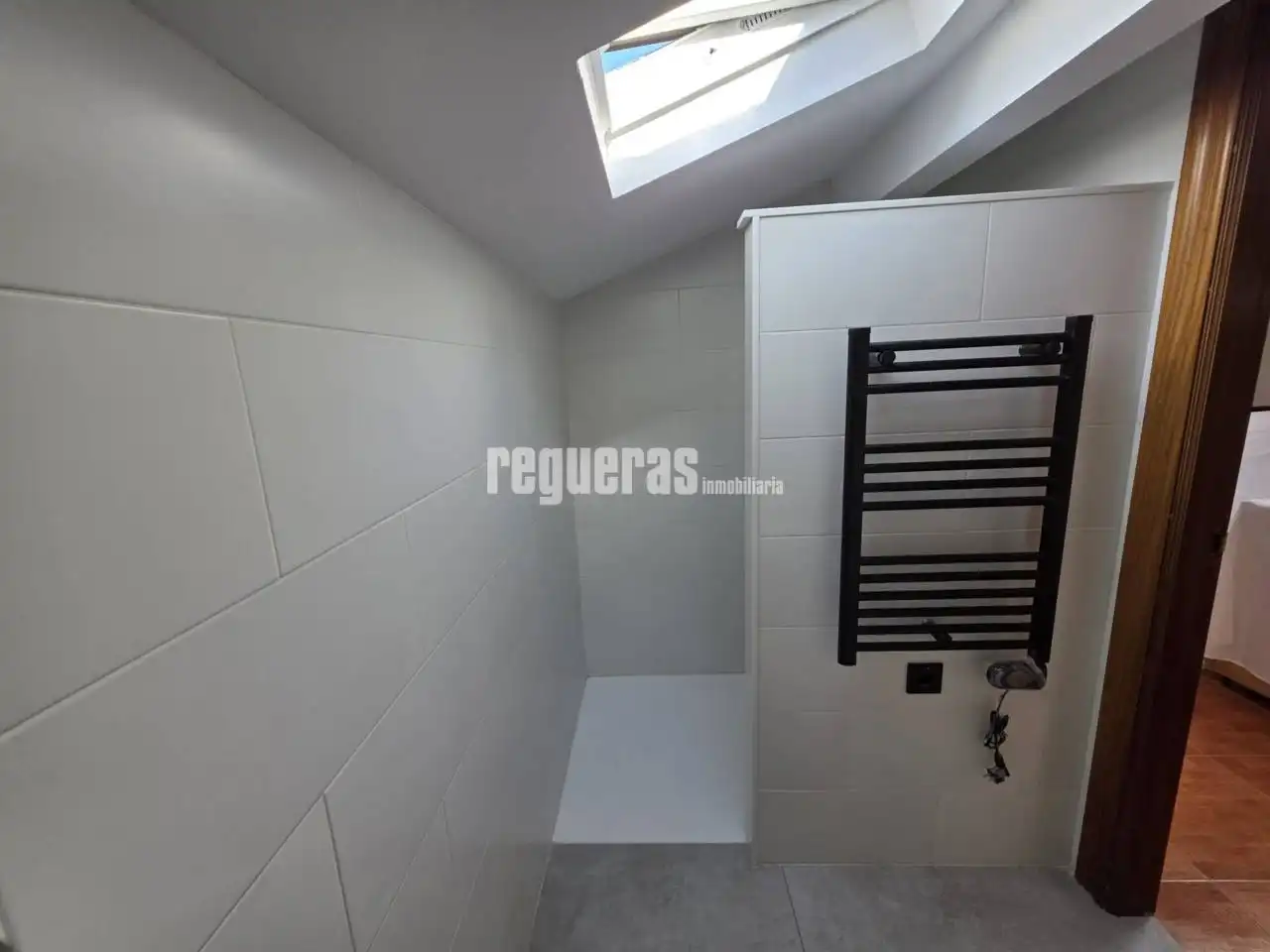 Baño de Casa o chalet en venta en Avilés con Calefacción, Jardín privado y Amueblado