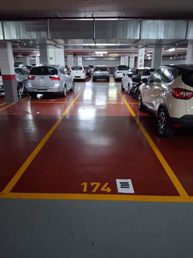 Aparcament de Garatge de lloguer en Santa Coloma de Gramenet amb Alarma