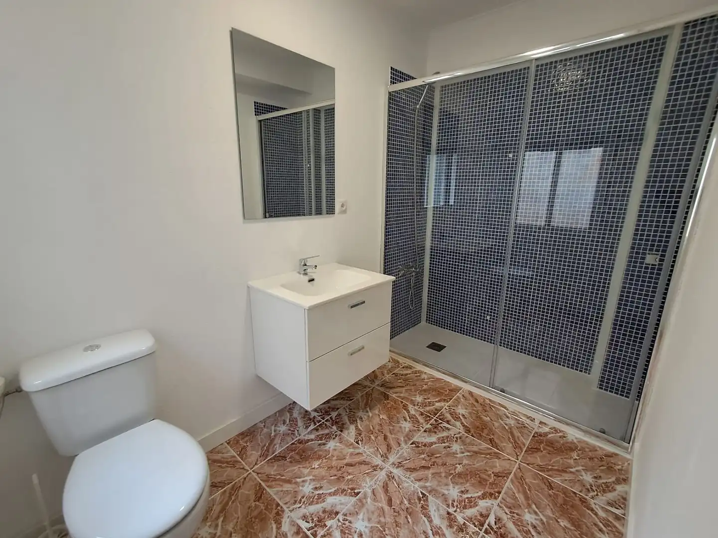 Badezimmer von Wohnungen zum Verkauf in Aspe