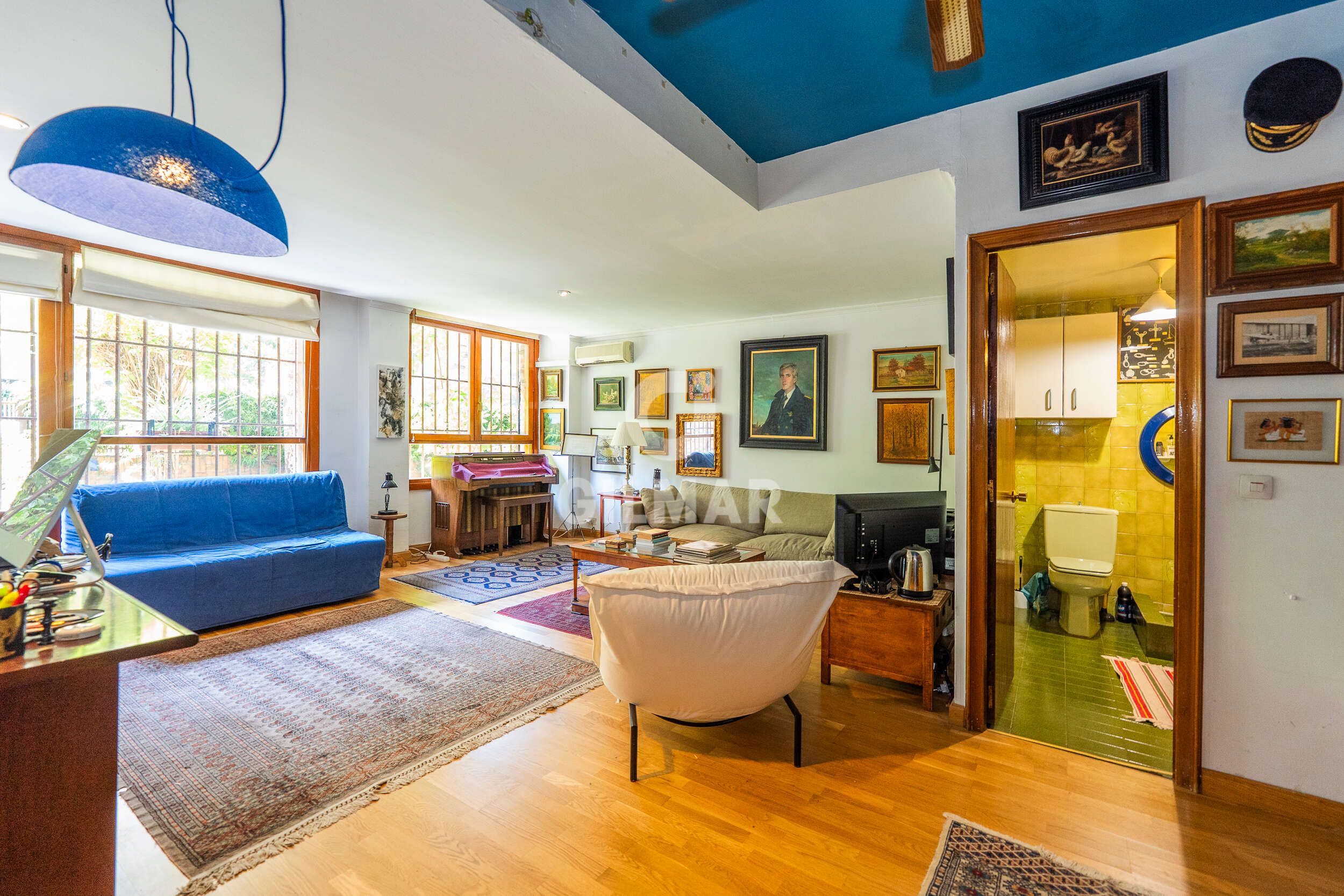 Living room of Flat for sale in  Madrid Capital  with Heating, Private garden and Swimming Pool