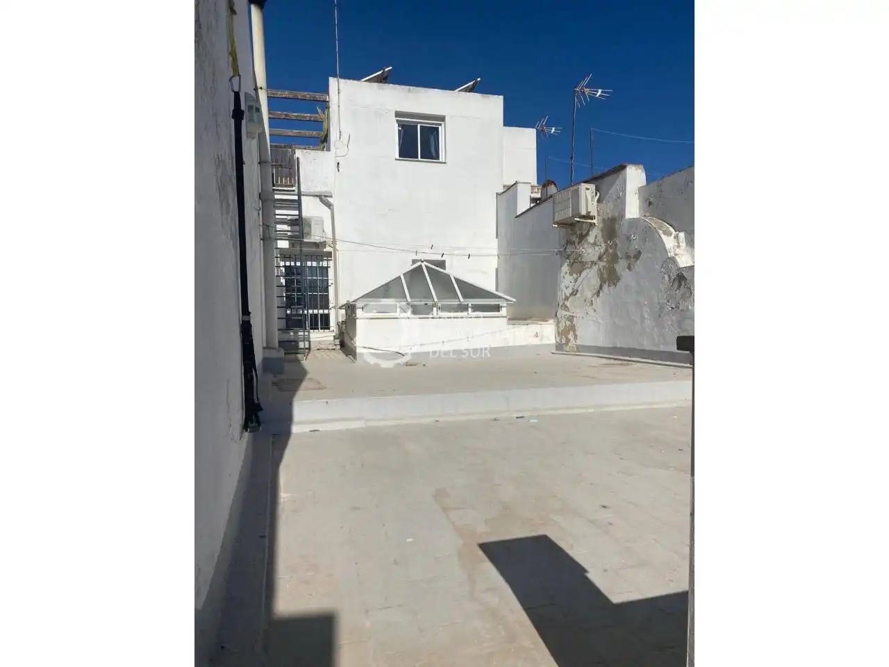 Vista exterior de Casa adosada en venda en Puerto Real amb Aire condicionat, Jardí privat i Terrassa
