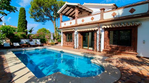 Villa Mediterránea en esquina,a Pasos de la Playa – Urb. El Presidente (Marbella/Estepona), imagen 2