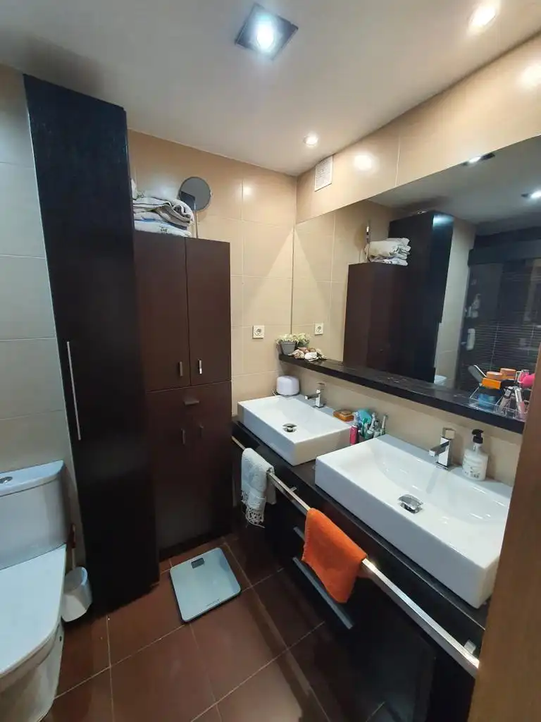 Baño de Piso en venta en Ceuta con Horno y Lavadora