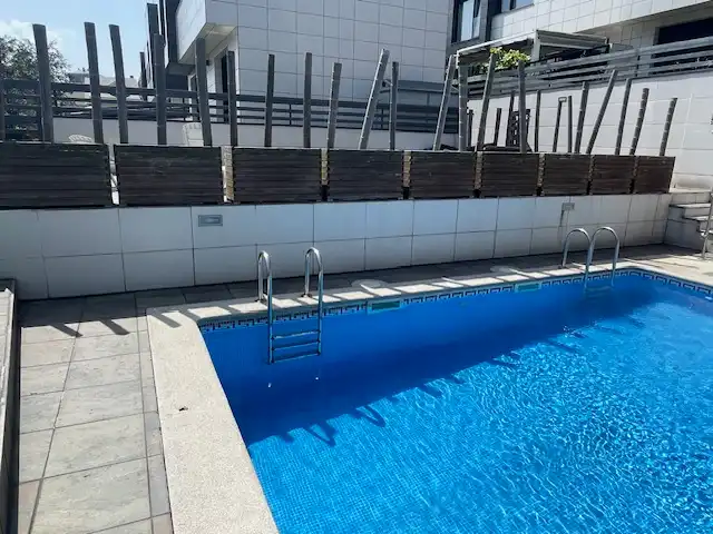 Piscina de Casa adosada en venda en Santander amb Calefacció, Jardí privat i Parquet