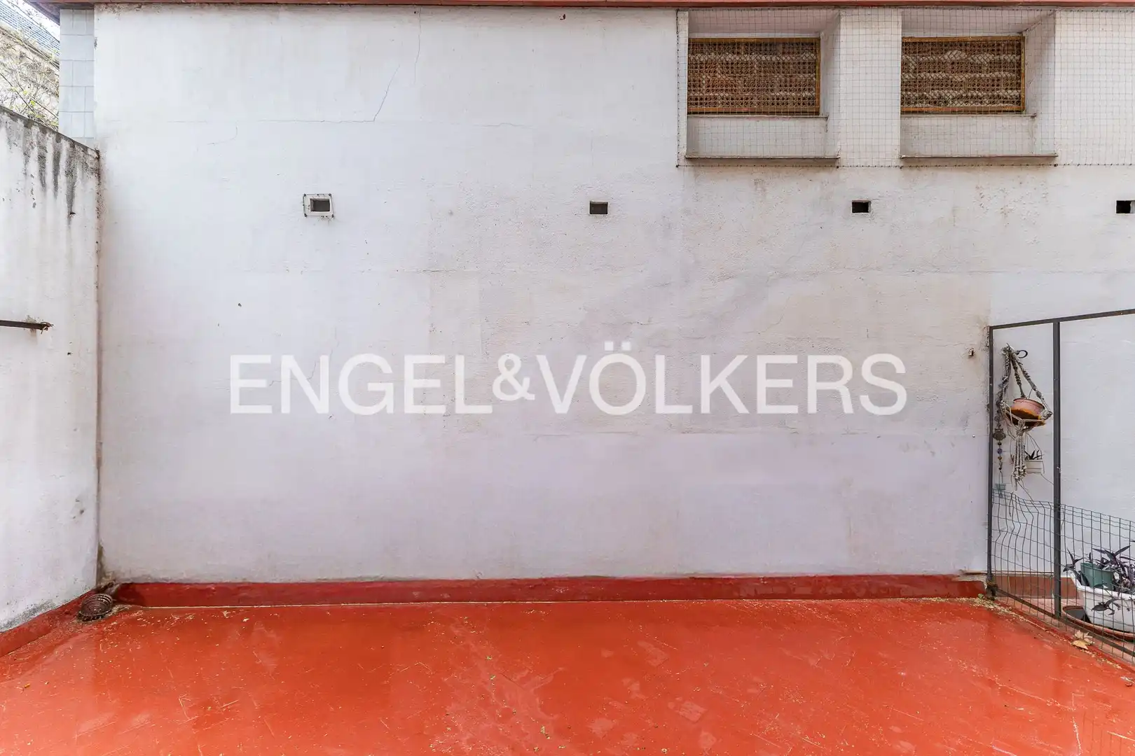 Außenansicht von Wohnung zum Verkauf in Barcelona mit Klimaanlage, Heizung und Terrasse