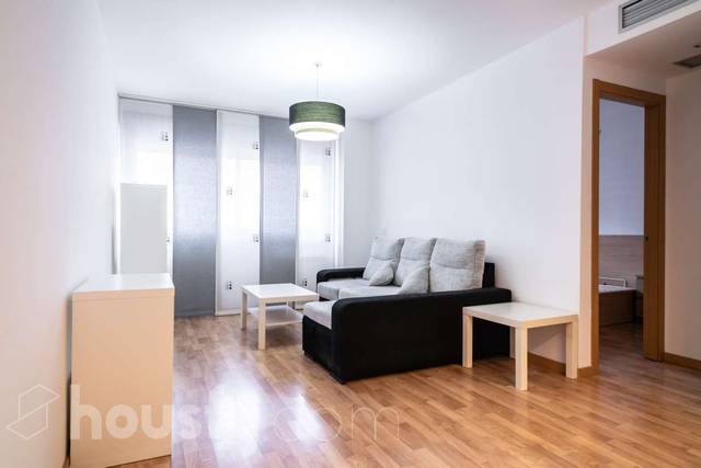 Piso en Alquiler en Calle del Pintor Ignacio de Zuloaga, . en Sanchinarro