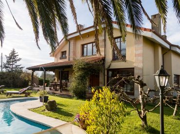 Maison avec piscine à vendre à Boo