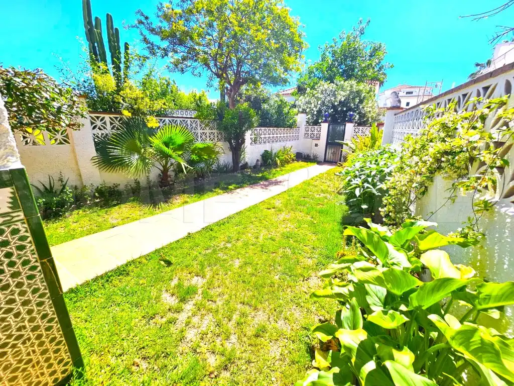 Jardí de Casa adosada en venda en Benalmádena amb Terrassa i Moblat