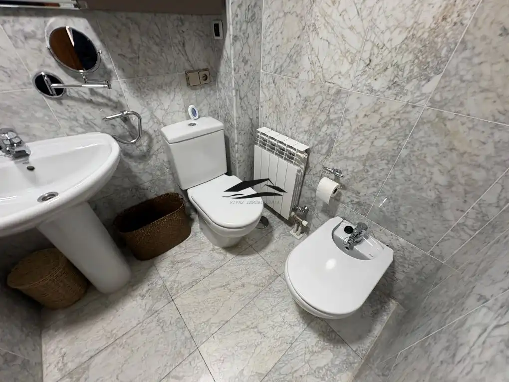 Bathroom of Flat for rent in Salamanca  with Heating, Furnished and Balcony