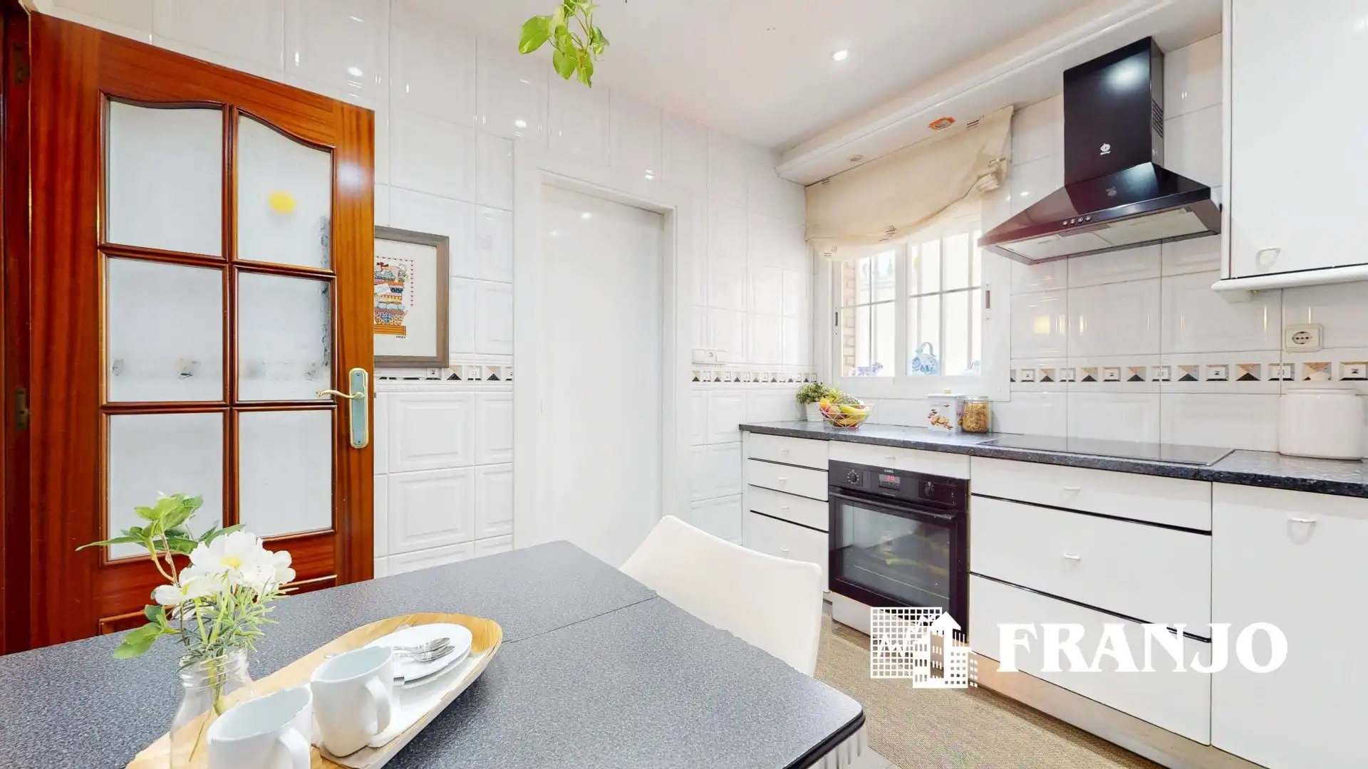 Küche von Wohnung zum Verkauf in Barcelona mit Klimaanlage, Heizung und Terrasse