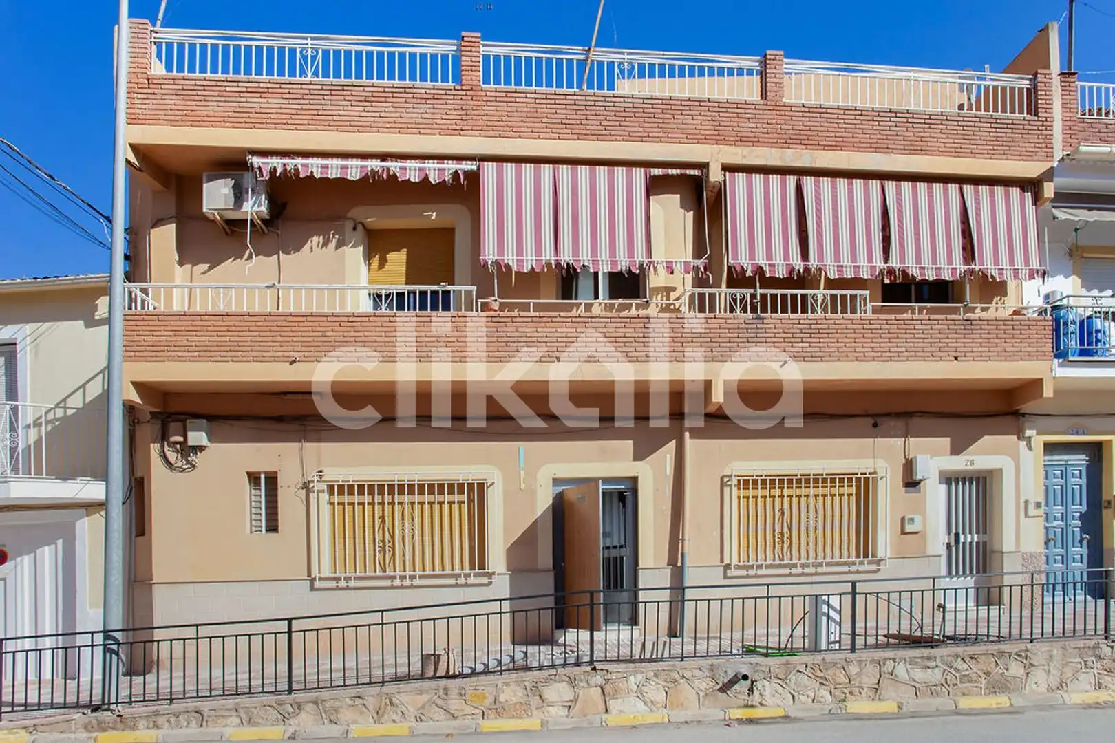 Vista exterior de Casa o chalet en venta en Cabra del Santo Cristo con Aire acondicionado y Terraza