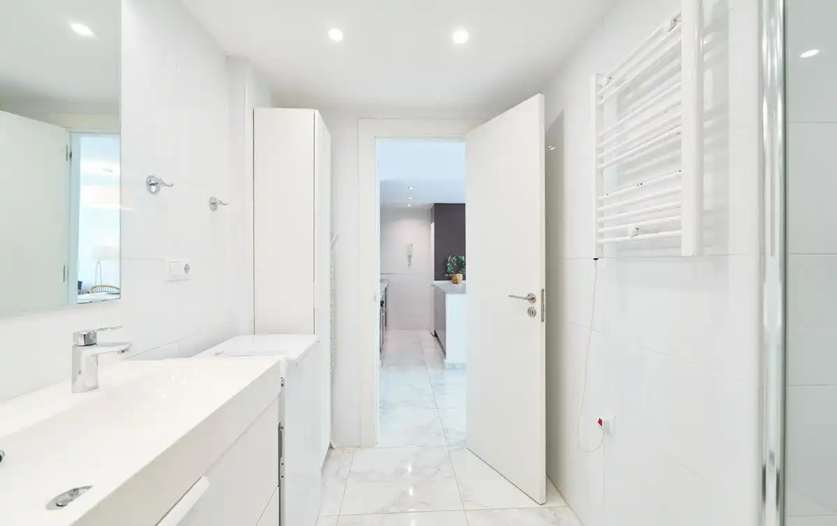 Bany de Apartament en venda en Marbella amb Aire condicionat, Moblat i Balcó