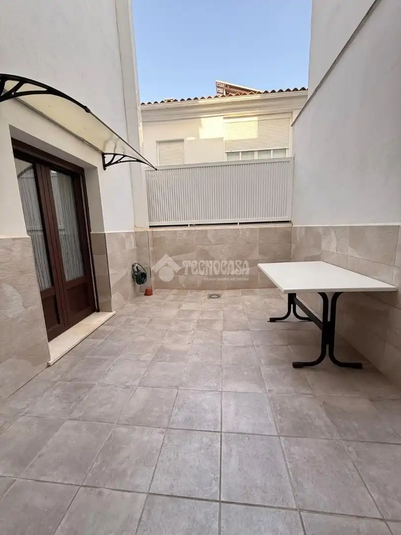 Terrasse von Einfamilien-Reihenhaus zum Verkauf in Alcalá de Guadaira mit Klimaanlage und Terrasse