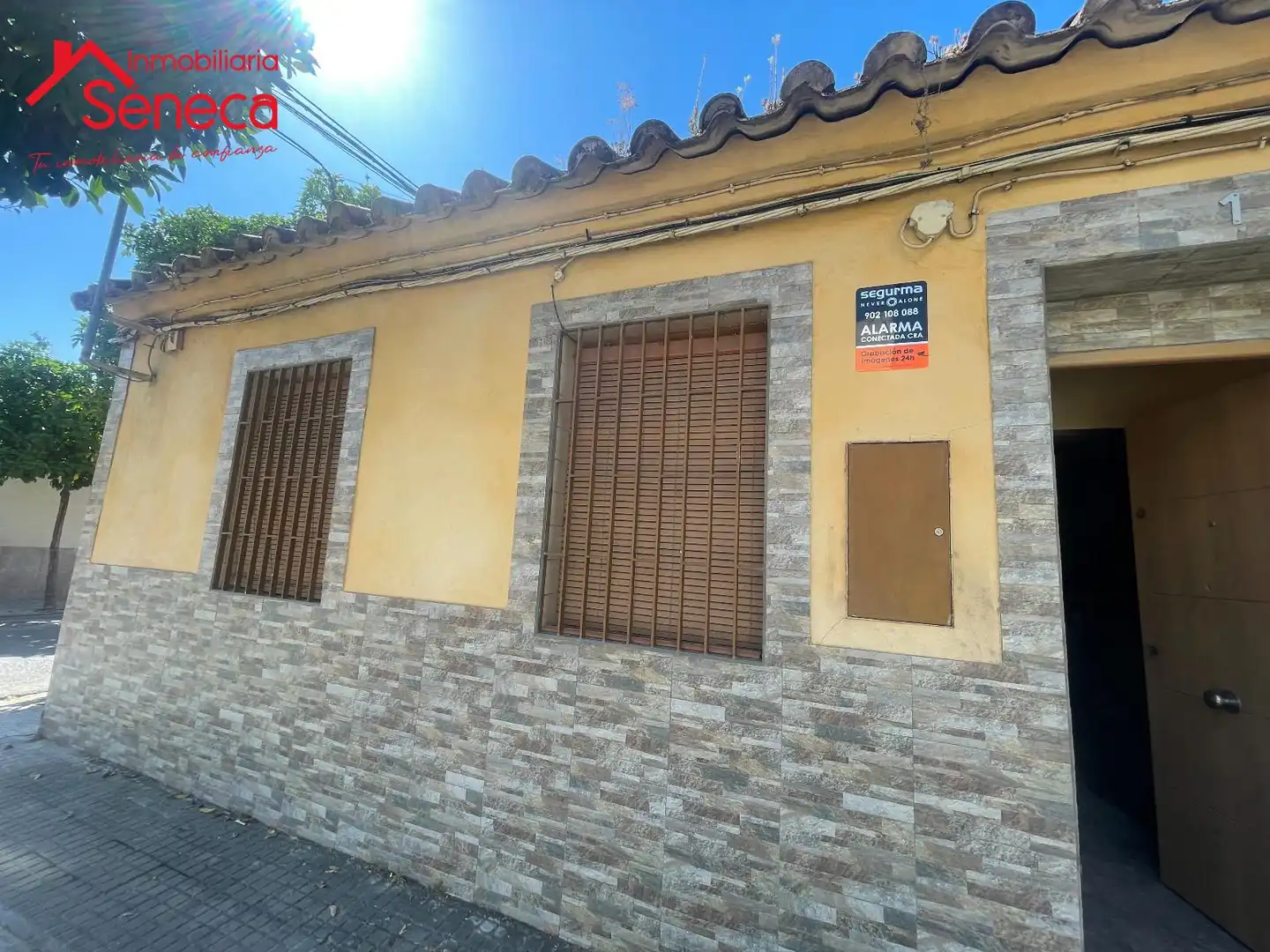 Vista exterior de Casa adosada en venda en Córdoba amb Terrassa
