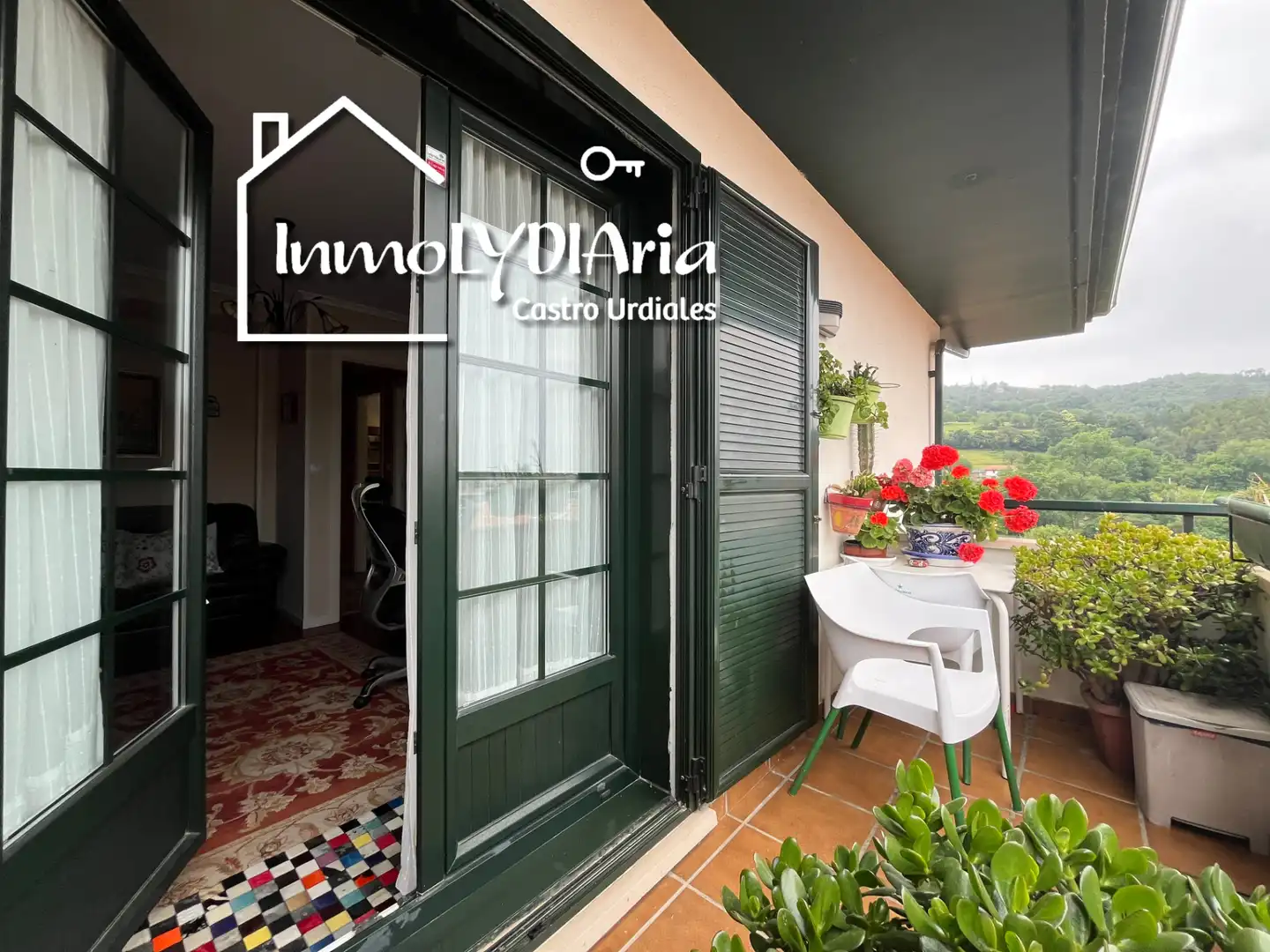 Vista exterior de Casa o chalet en venta en Castro-Urdiales con Calefacción, Jardín privado y Parquet