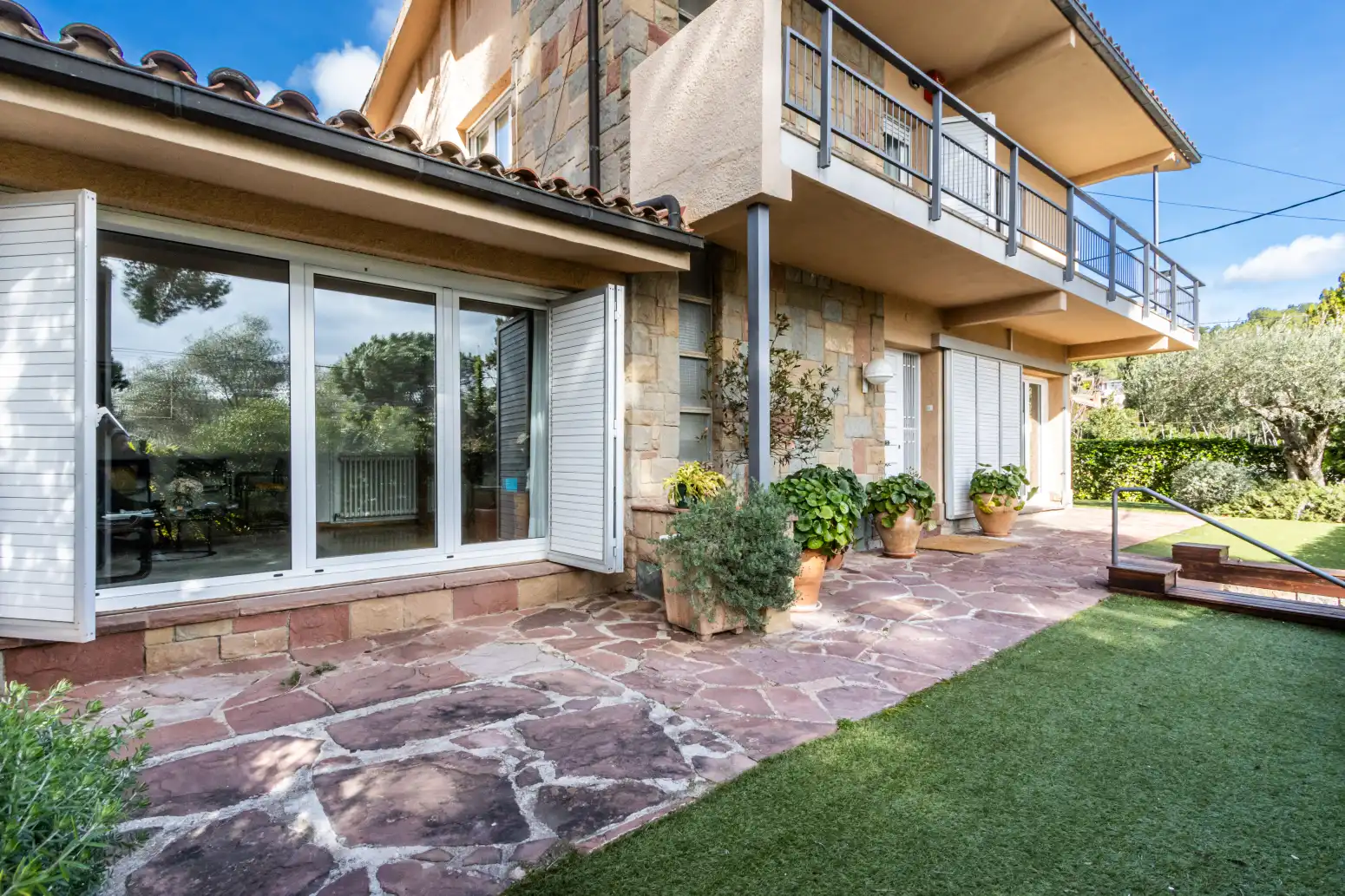 Vista exterior de Casa o chalet en venta en Matadepera con Calefacción, Jardín privado y Parquet