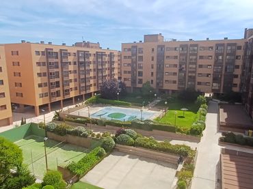 Appartamento con piscina in affitto a Calle de Deyanira 59