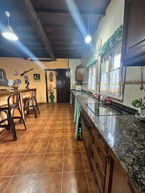 Cocina de Casa o chalet en venta en Salas con Jardín privado, Terraza y Amueblado