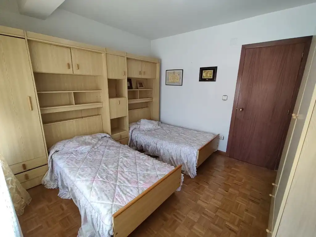 Dormitori de Pis en venda en Avilés