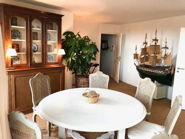 Menjador de Estudi de lloguer en A Coruña Capital  amb Aire condicionat, Calefacció i Moblat