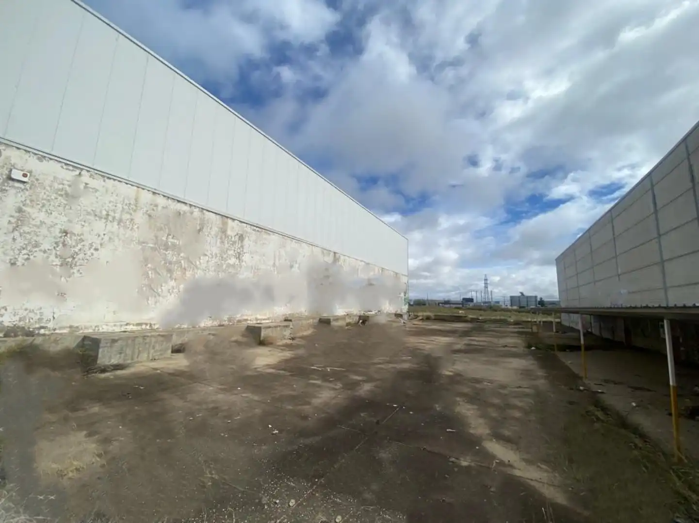 Vista exterior de Nave industrial en venta en Pinto