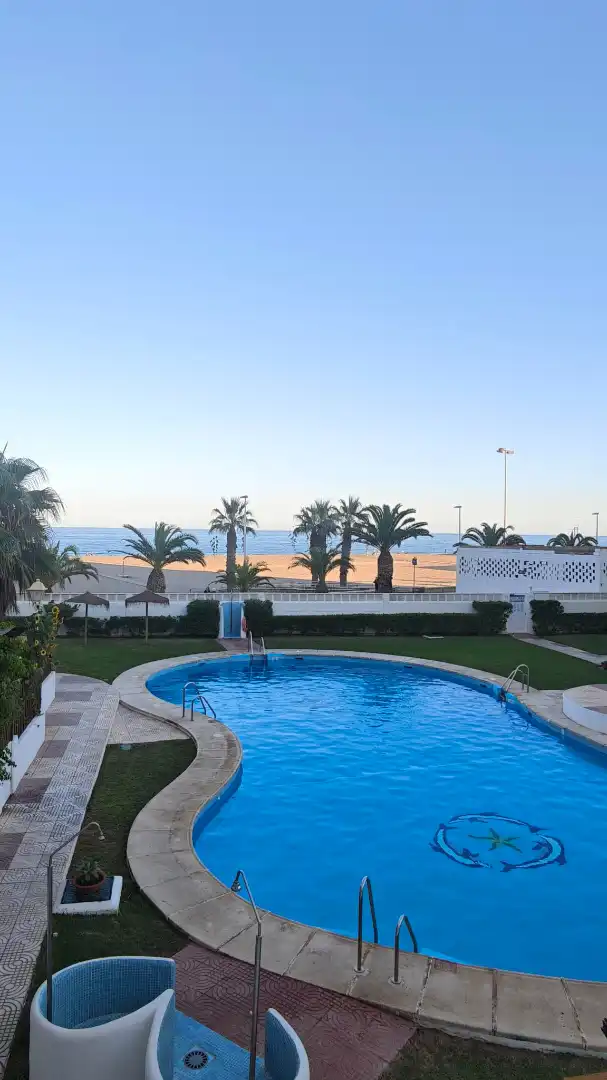Wohnung mit Pool zum Verkauf in Roquetas de Mar ciudad