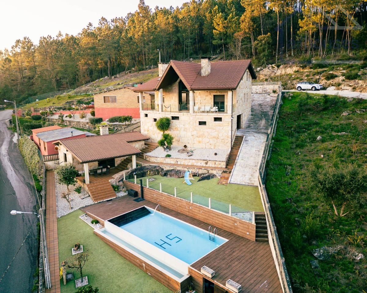 Piscina de Casa o xalet en venda en Tui amb Calefacció, Jardí privat i Terrassa