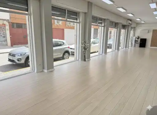 Locale commerciale in vendita a Av. Chapí