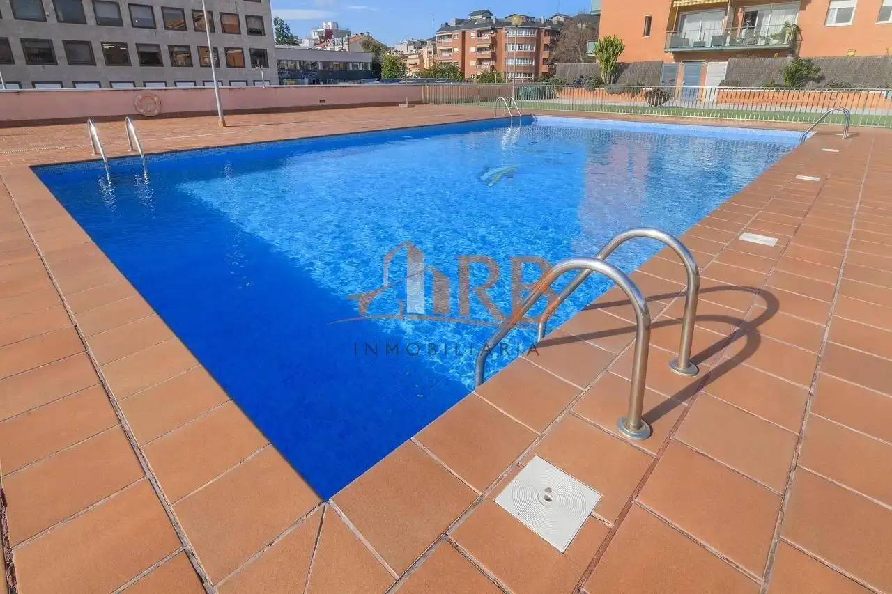Piscina de Ático en venta en Castelldefels con Aire acondicionado, Calefacción y Terraza